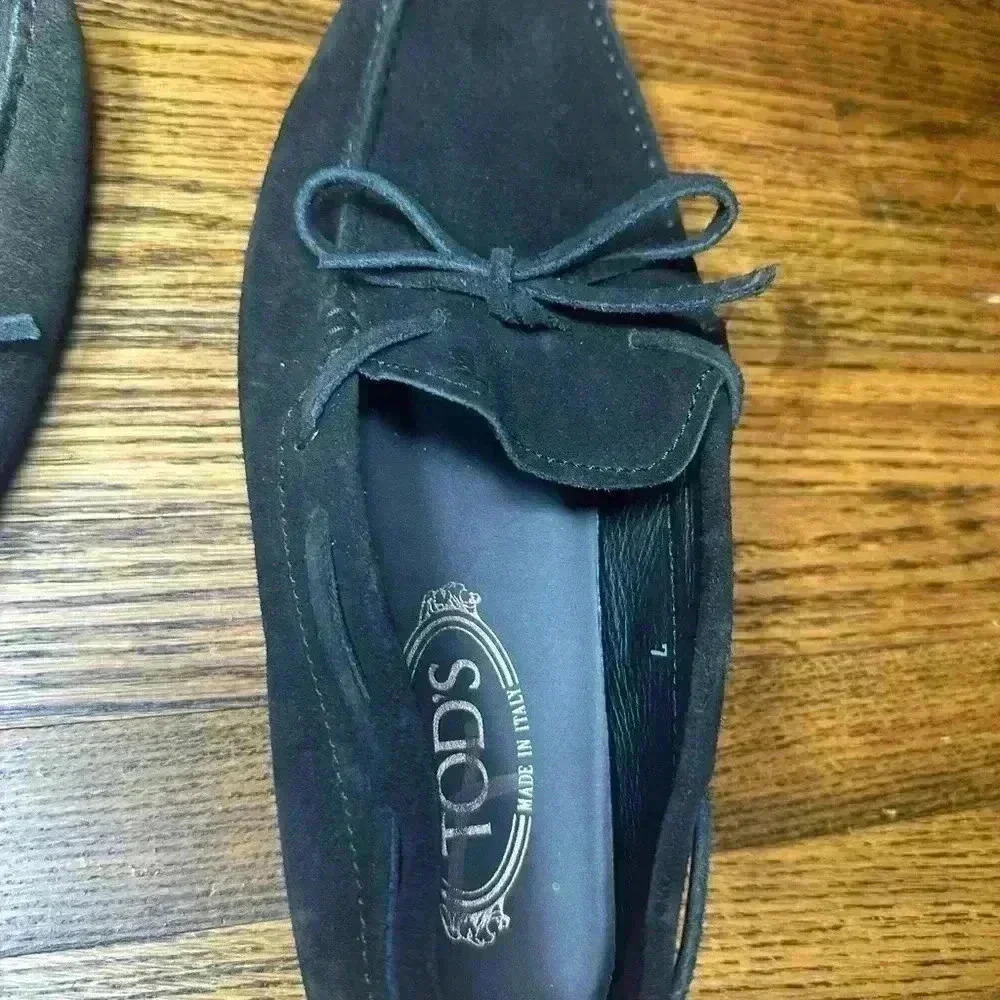 Tod’s Gommino Driving Loafers - Picture 4 of 4